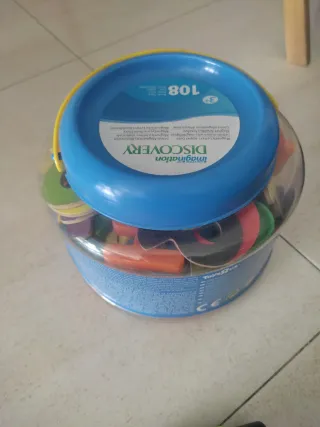 Pizarra magnética Infantil y Juguetes varios.