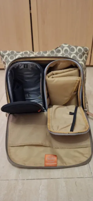 Bolso bebé con compartimentos
