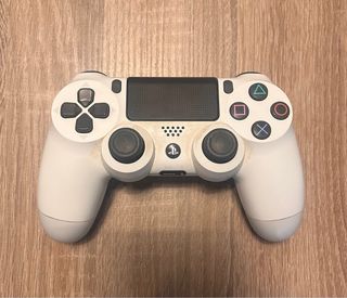 PS4 + Mando + 10 Juegos