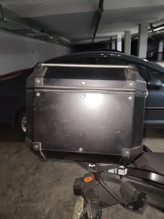 Baúl Givi Trekker Outback