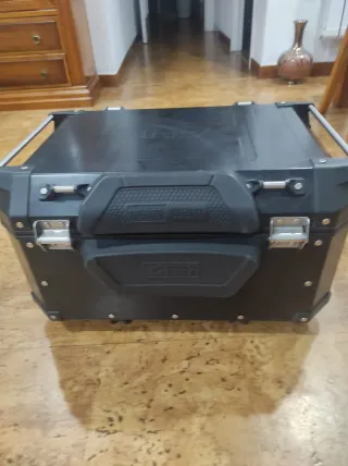 Baúl Givi Trekker Outback
