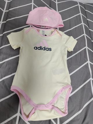 Body y gorro Adidas bebé