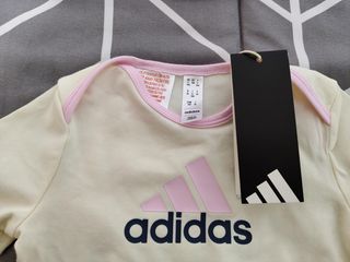 Body y gorro Adidas bebé