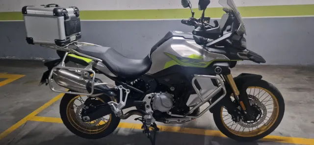 Moto Trail voge 900 dsx