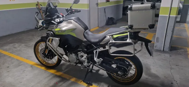 Moto Trail voge 900 dsx