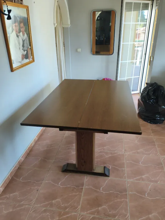 Mesa de comedor de madera maciza