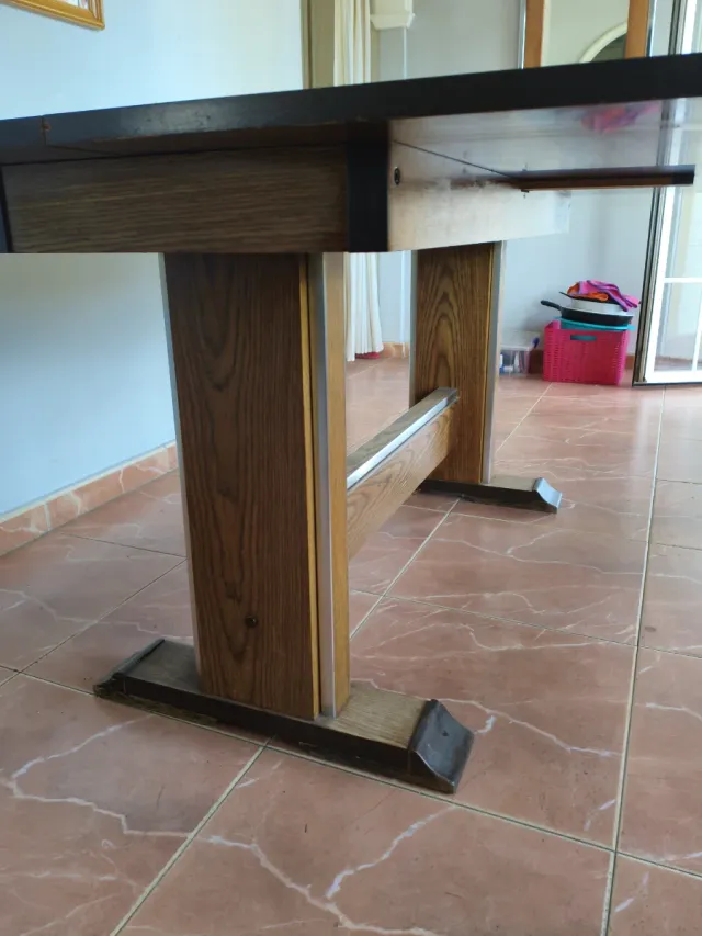 Mesa de comedor de madera maciza