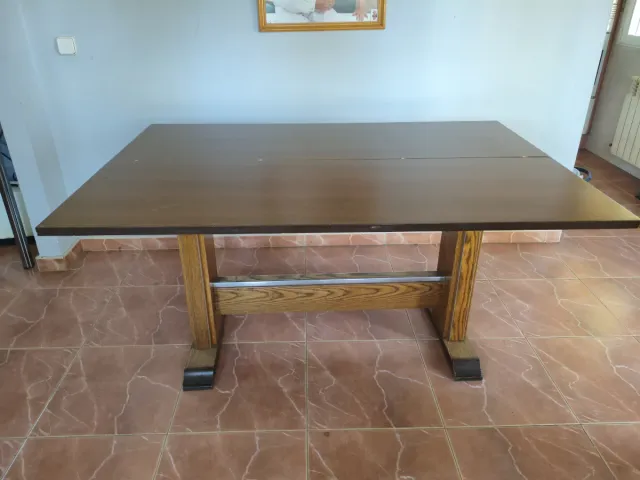 Mesa de comedor de madera maciza
