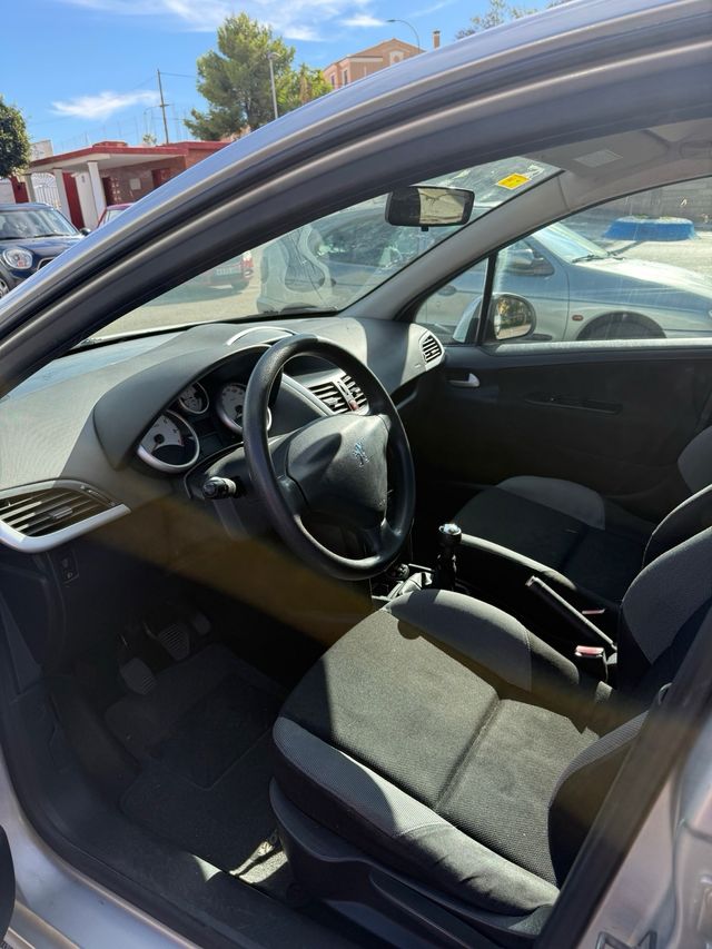 Peugeot 207 2006