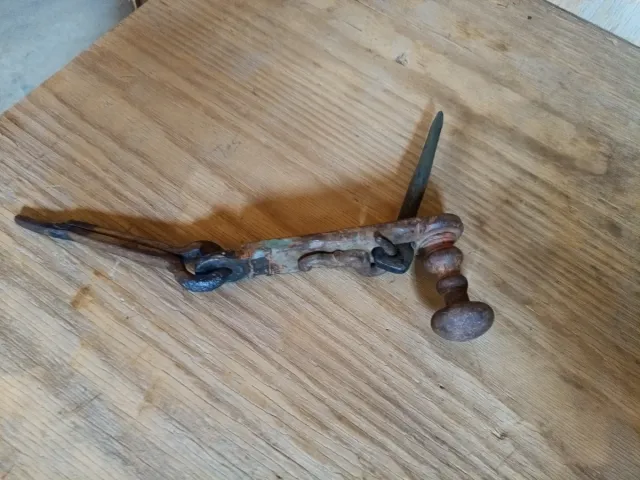 Pestillo antiguo de forja