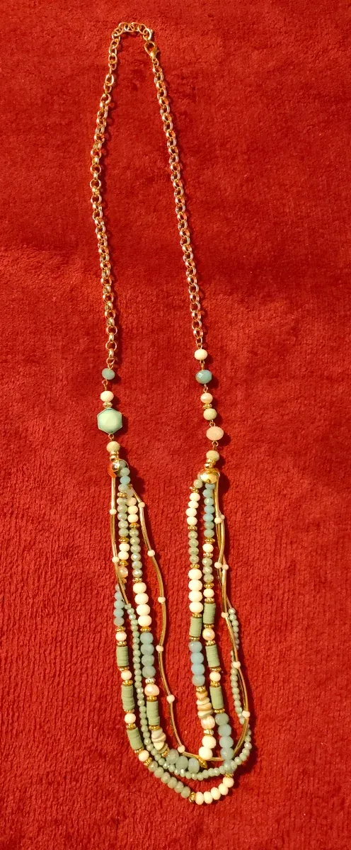 Collana lunga con perline