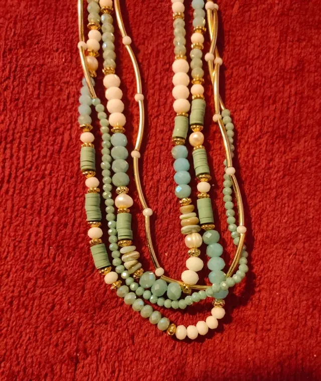 Collana lunga con perline