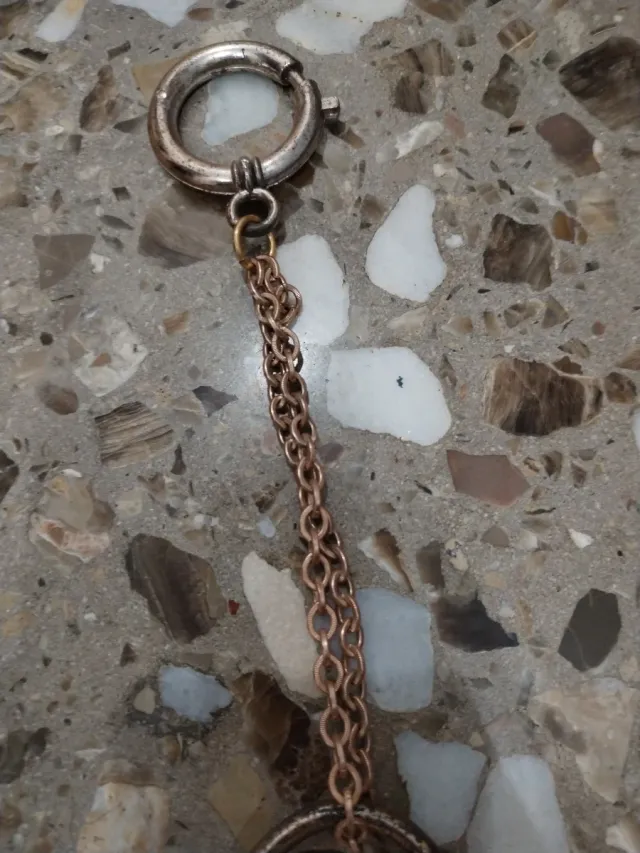 Antico Orologio di plastica con la Vergine di Lourdes