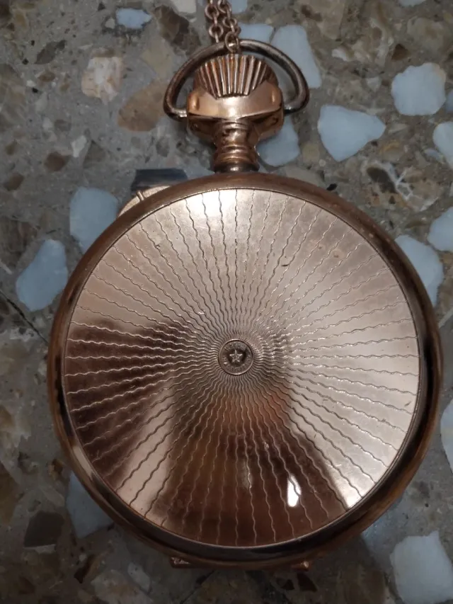 Antico Orologio di plastica con la Vergine di Lourdes