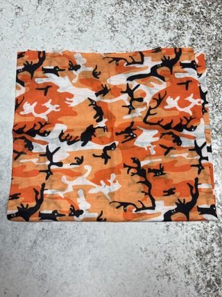 Braga de cuello camuflaje naranja y negro