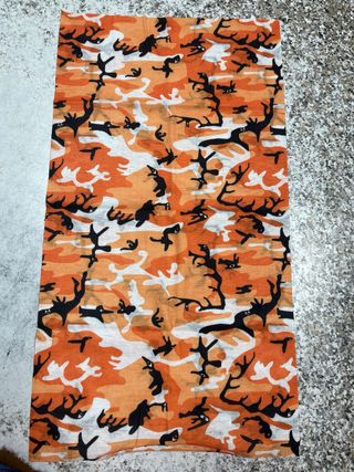 Braga de cuello camuflaje naranja y negro