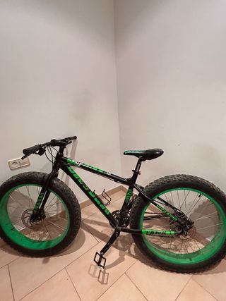 Bicicleta Fat Negra y Verde