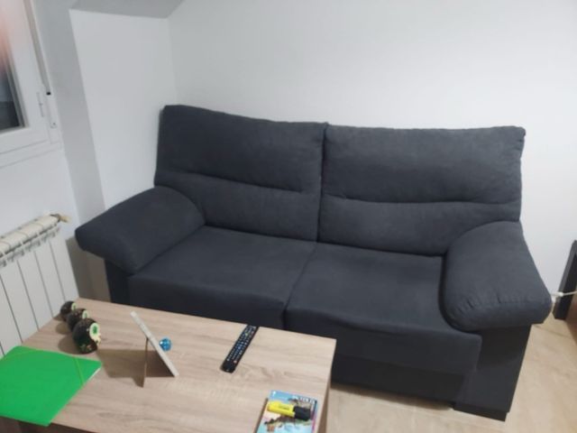 Sofá de tela gris