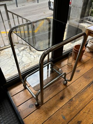 Mesita auxiliar con ruedas