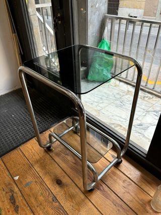 Mesita auxiliar con ruedas