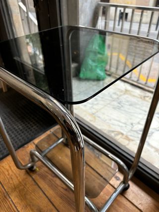 Mesita auxiliar con ruedas