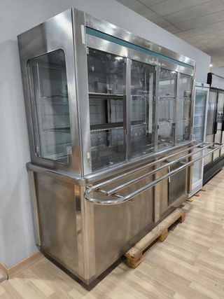 Vitrina expositora de postres buffet