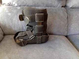 Bota ortopédica ajustable