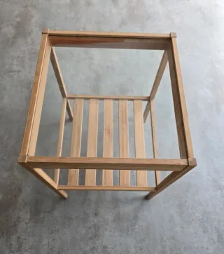 Mesa auxiliar bambú y cristal