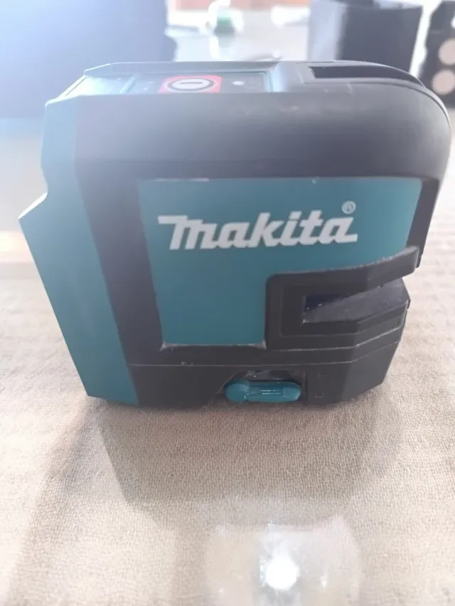 Nivel Láser Makita SK105D Rojo