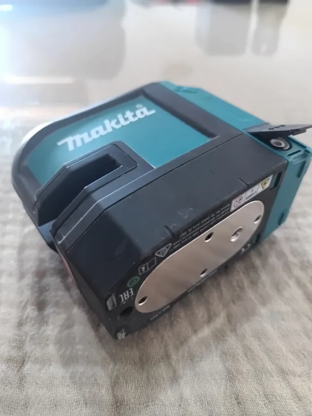 Nivel Láser Makita SK105D Rojo