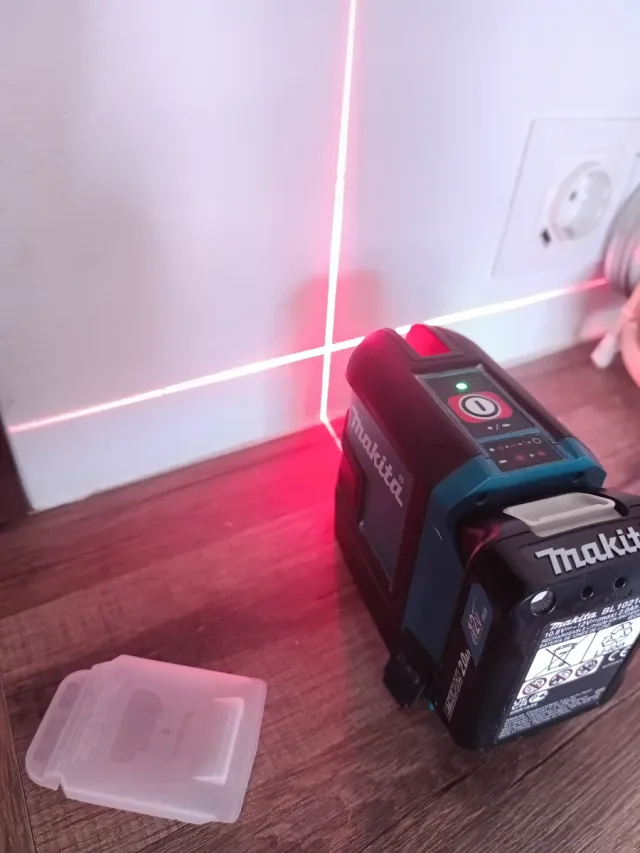 Nivel Láser Makita SK105D Rojo