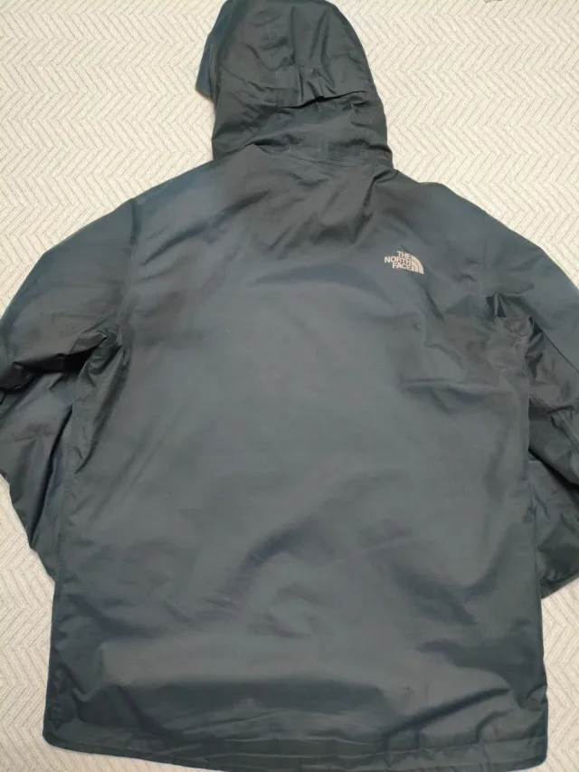 The North Face Abrigo negro.