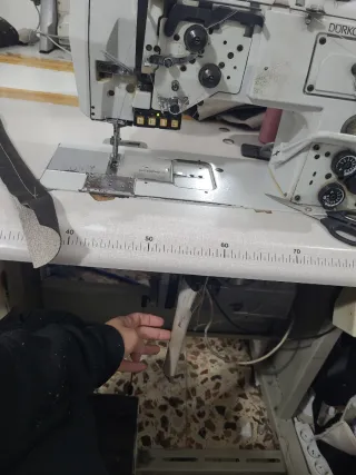 Máquina de coser triple arrastre eléctrica Pfaff 1