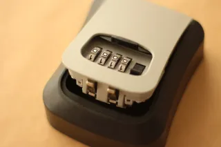 Caja seguridad Airbnb.