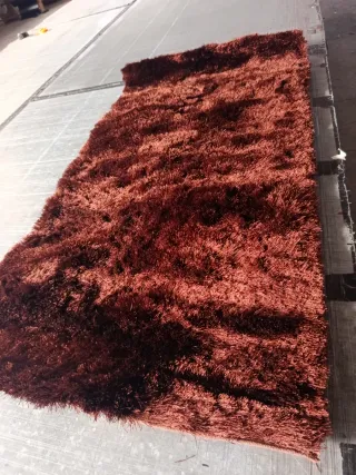 Tappeto in pelo alto marrone in poliestere