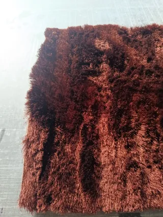 Tappeto in pelo alto marrone in poliestere