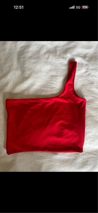 Top asimétrico rojo