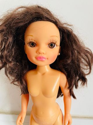 Muñeca Nancy de famosacon maleta de viaje