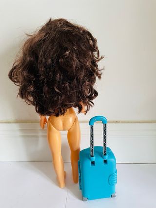 Muñeca Nancy de famosacon maleta de viaje