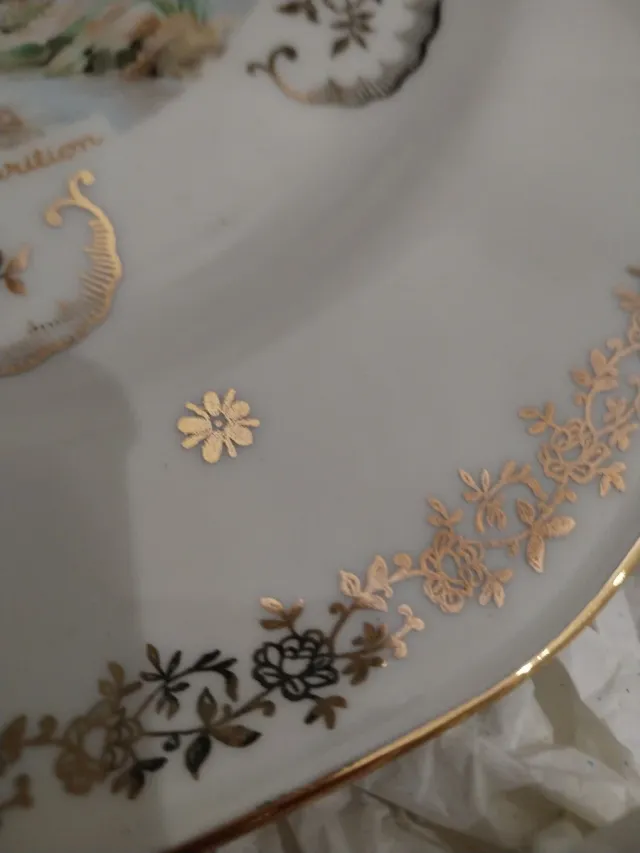 Antico piatto in porcellana Vergine di Lourdes