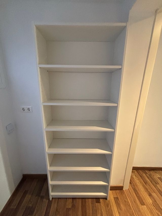 Librería blanca de madera Ikea Billy