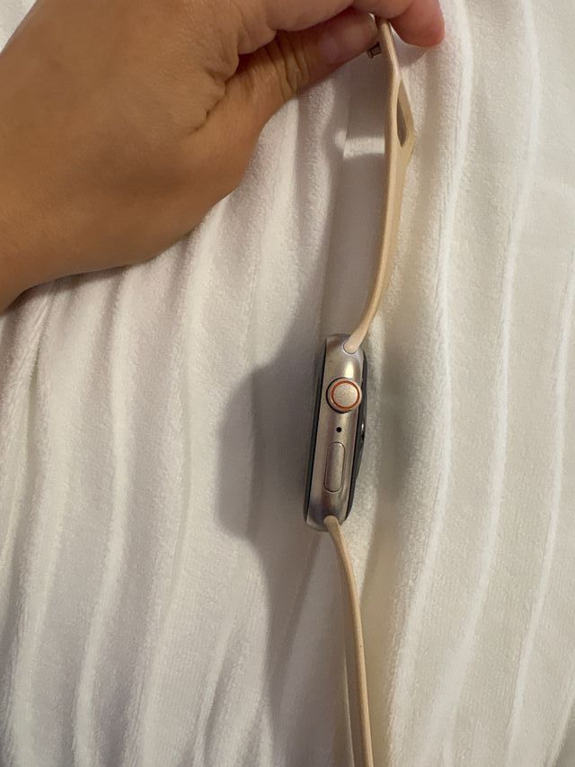 Apple Watch Series 7 Beige/Plata
