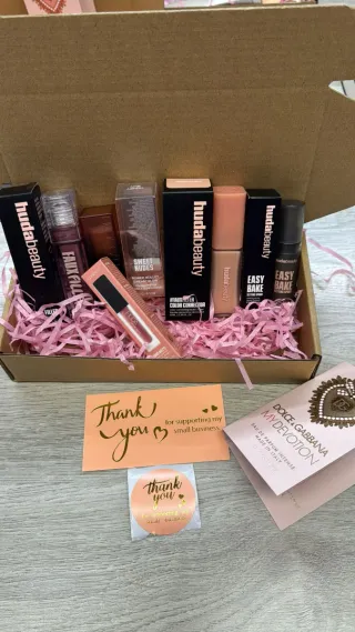 Box Huda Beauty & charlotte tilbury