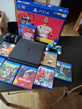 PS4 (PlayStation 4) Negra + FIFA 20