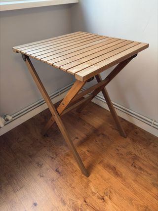 Mesa y 2 Sillas Plegables Madera