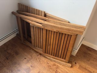 Mesa y 2 Sillas Plegables Madera