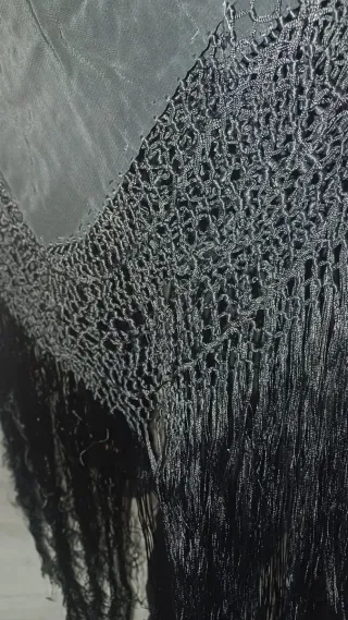 Mantón de Manila negro sin bordar