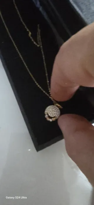 Cadena de oro con colgante de circonitas