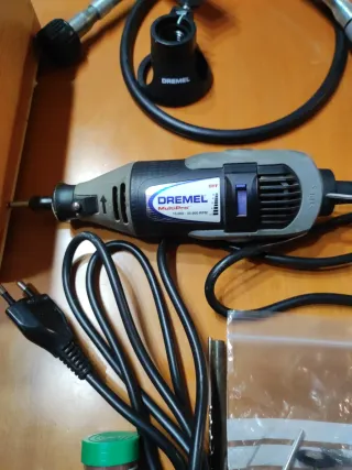 Dremel Multipro con accesorios