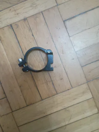 Abrazadera para desviador